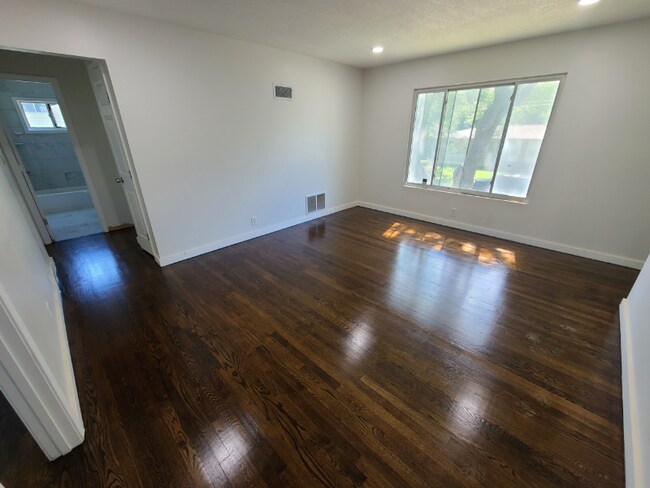 Building Photo - 7127 Askew Ave