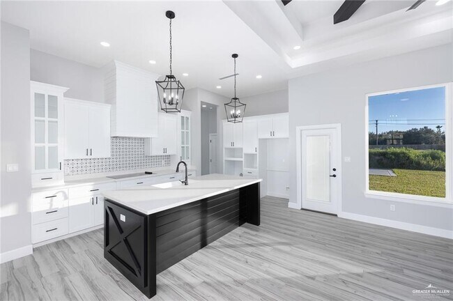 Building Photo - 19 Rabbit Run Ave