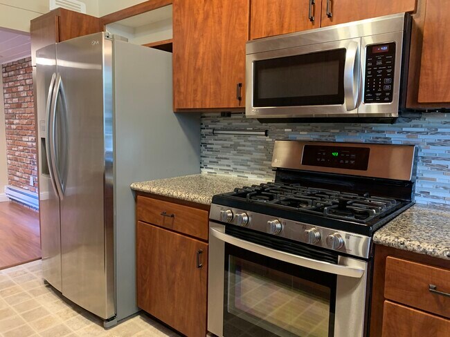 Building Photo - 606 Millich Dr