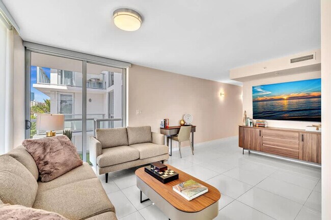 Foto del edificio - 9901 E Bay Harbor Dr