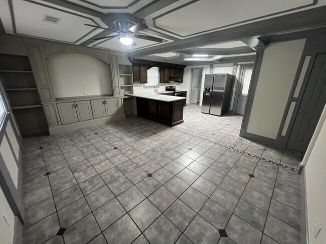 Foto del edificio - Charming 3-Bed Garden Home in Serene Neigh...