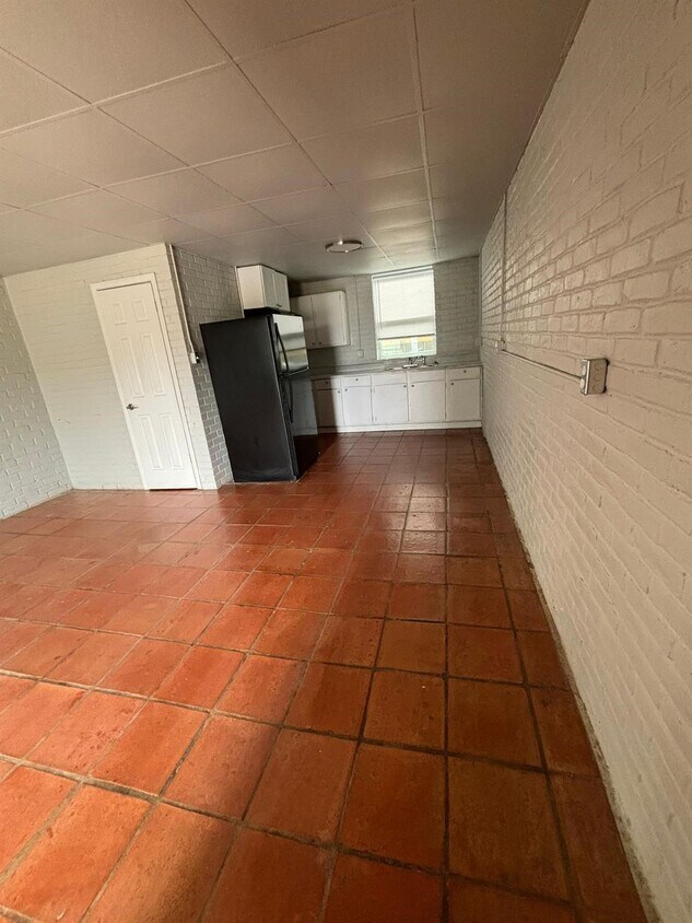 Building Photo - 1627 FM351
