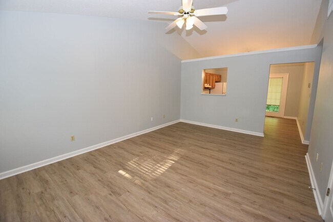 Building Photo - Kara 644-648