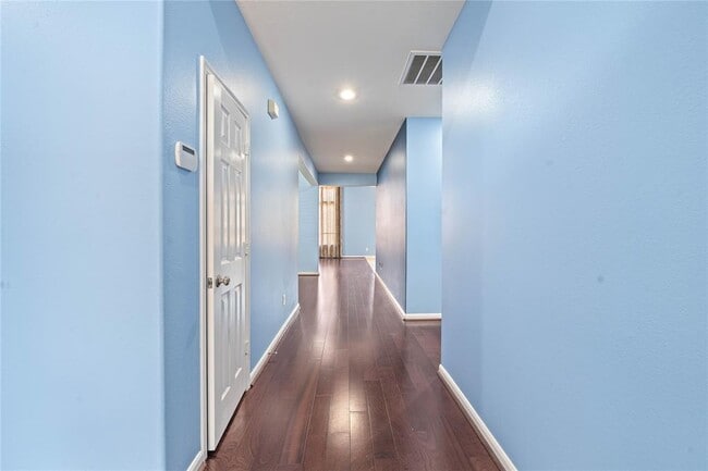 Building Photo - 16434 Sheffield Run Dr