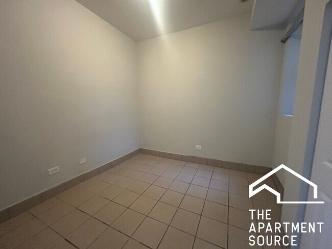 Foto del edificio - 2213 E 69th St