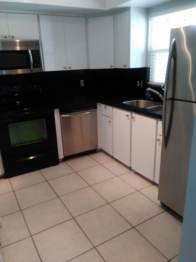 Foto del edificio - Beautiful 2 bedroom/2 bath duplex