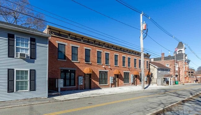 Building Photo - 71 E Main St