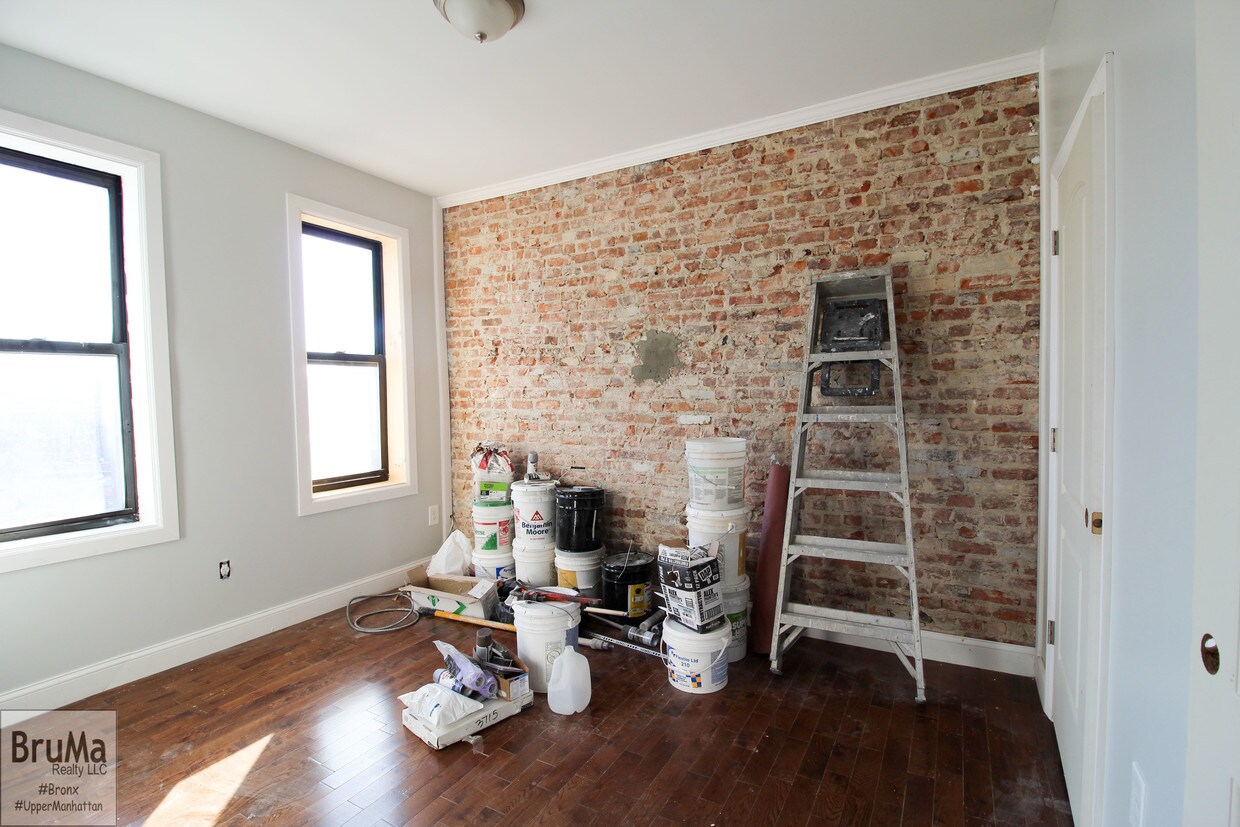 Primary Photo - 117 Post Ave