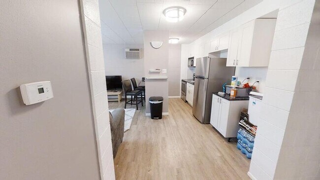 Building Photo - 927 S Forest-927-103