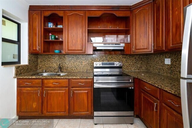 Foto del edificio - 341 NW 140th St