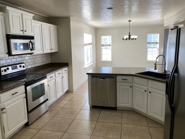 Building Photo - 42 S 800 E
