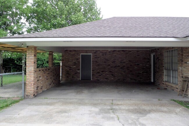 Photo - LARGE 4BR SHERWOOD FOREST HOME!