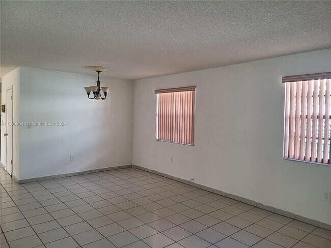 Foto del edificio - 4265 NW 2nd Terrace