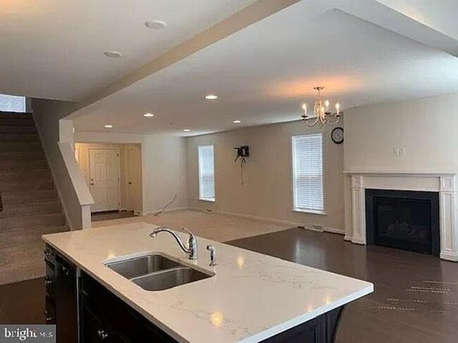 Building Photo - 613 Line Rd