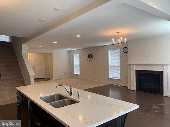 Foto del edificio - 613 Line Rd