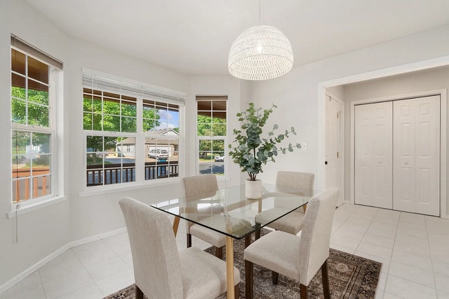 Building Photo - 2908 Des Moines Dr