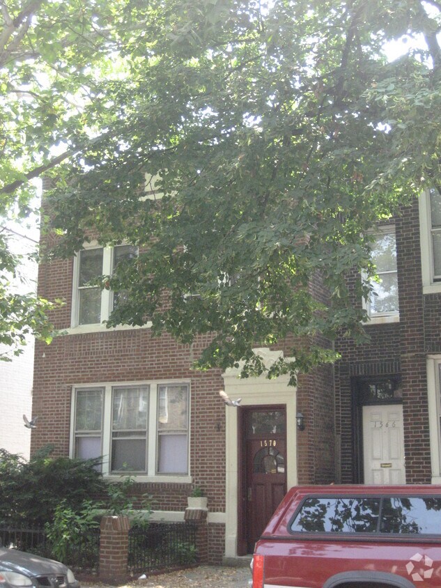 Foto del edificio - 1570 41st St