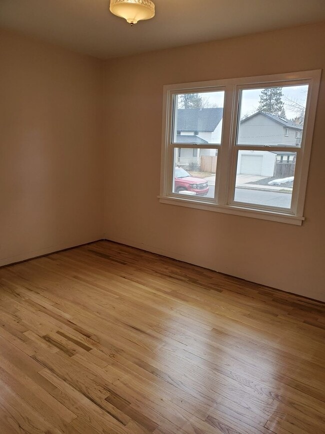 Foto del edificio - Charming South Hill Home with Flexible Living Space - Coming soon!
