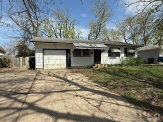 Building Photo - 630 SE 35th Terrace