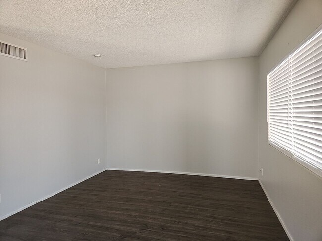 Foto del edificio - 850 W 9th St