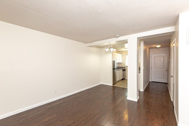 Building Photo - ++ $500 OFF 1st Month's Rent !! LIGHT & BR...