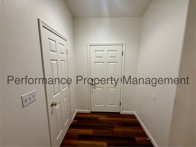 Building Photo - Stunning 5 Bed/2 Bath NW Bakersfield Home w/ $0 Deposit Option