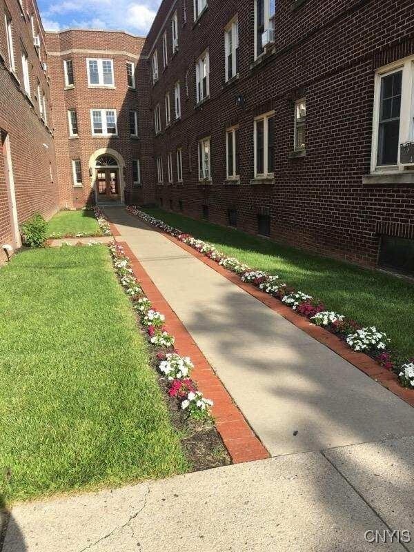 Building Photo - 2600 James St