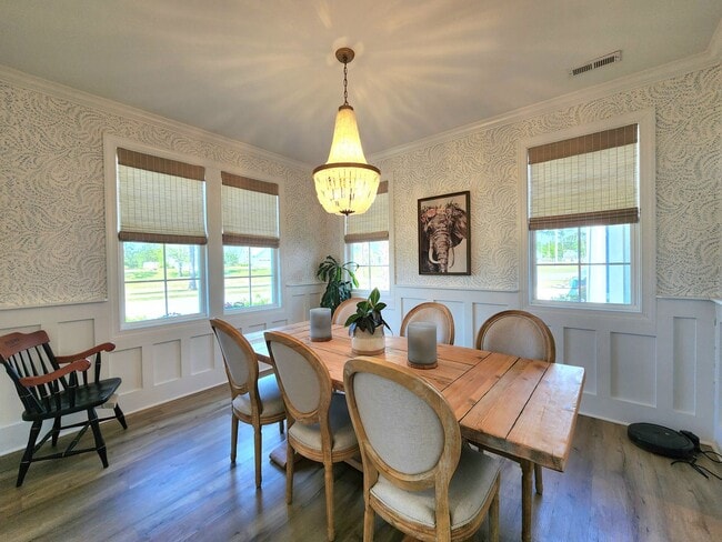 Building Photo - Home Available in Summerhouse on Everett Bay! Showings Coming Soon.