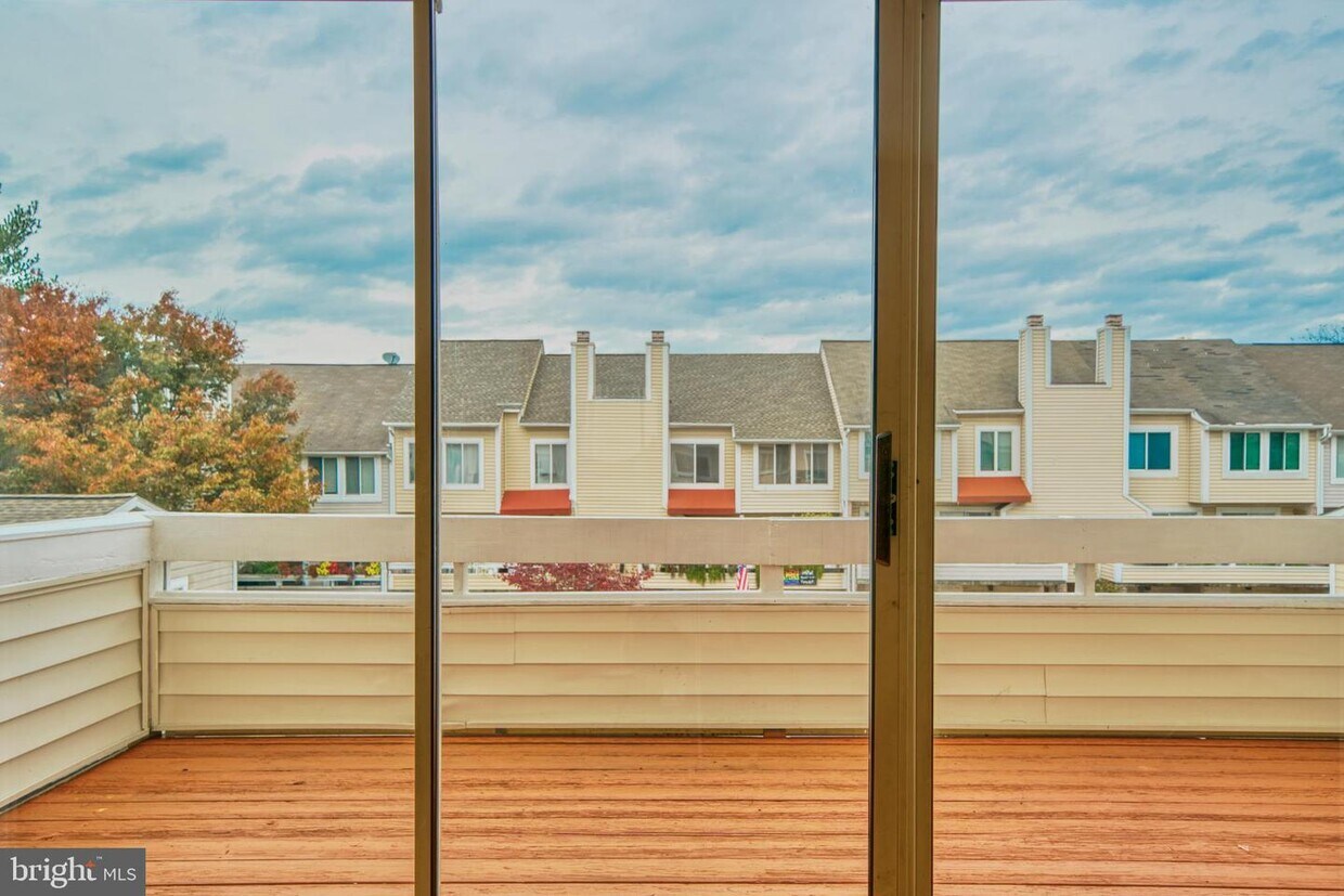 Foto principal - 9821 Lake Shore Dr