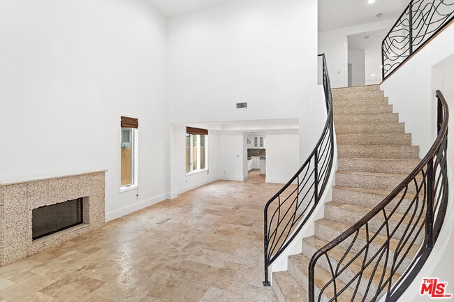 Building Photo - 4510 Tyrone Ave