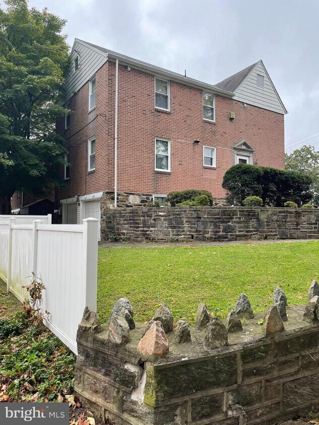 Foto principal - 4239 Ferne Blvd