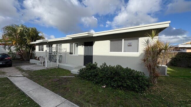 Foto del edificio - 2165 NW 23rd St