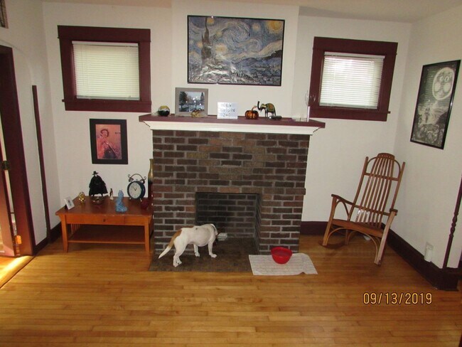 Building Photo - /Charming 3BR Near Downtown Madison - Avai...