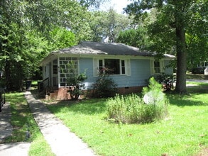 Building Photo - 415 Hugo St