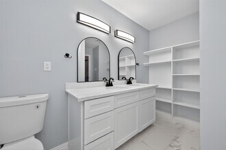 Building Photo - 11504 Village Pl Dr