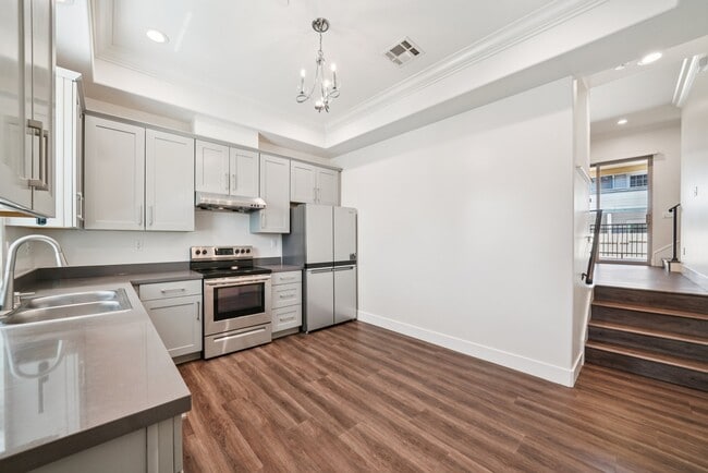 Building Photo - 1404 S Alta Vista Ave