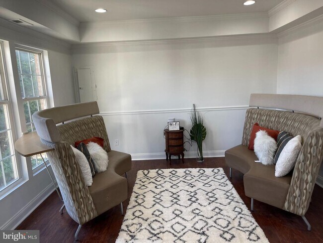 Foto del edificio - 824 48th Pl NE