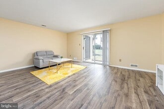 Building Photo - 43 Dover Ct