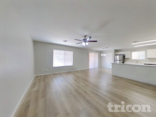 Foto del edificio - 12601 W Pershing St