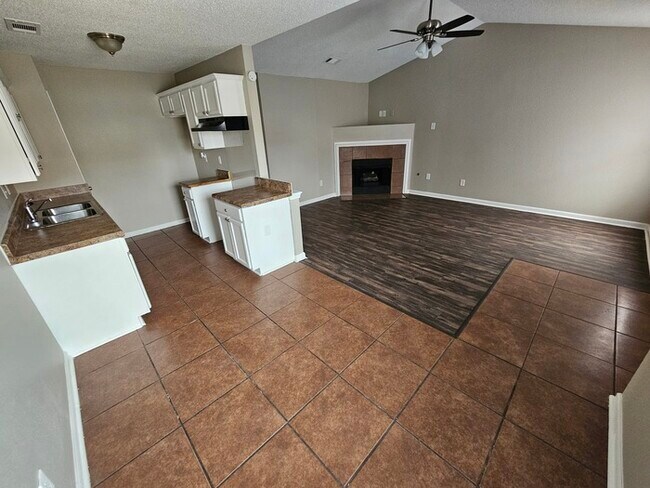 Building Photo - 7971 Marsha Woods Dr