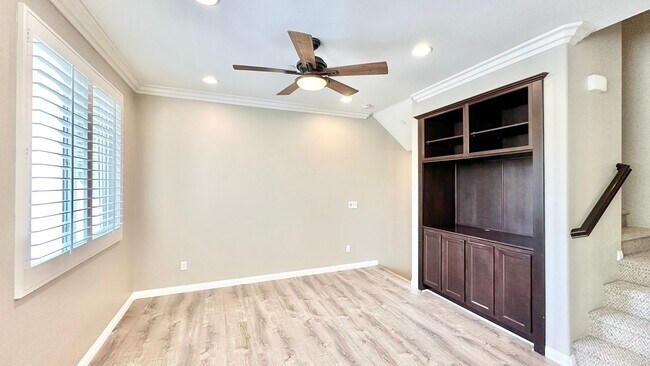 Foto del edificio - Beautiful, Newer, Townhome with Attached 2...
