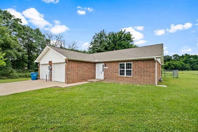 Building Photo - 12689 Pioneer Ln Duplex