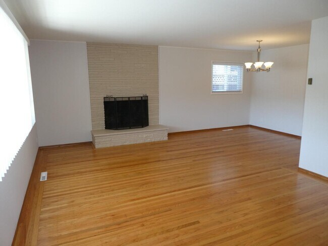 Building Photo - 1007 Tahoe Dr