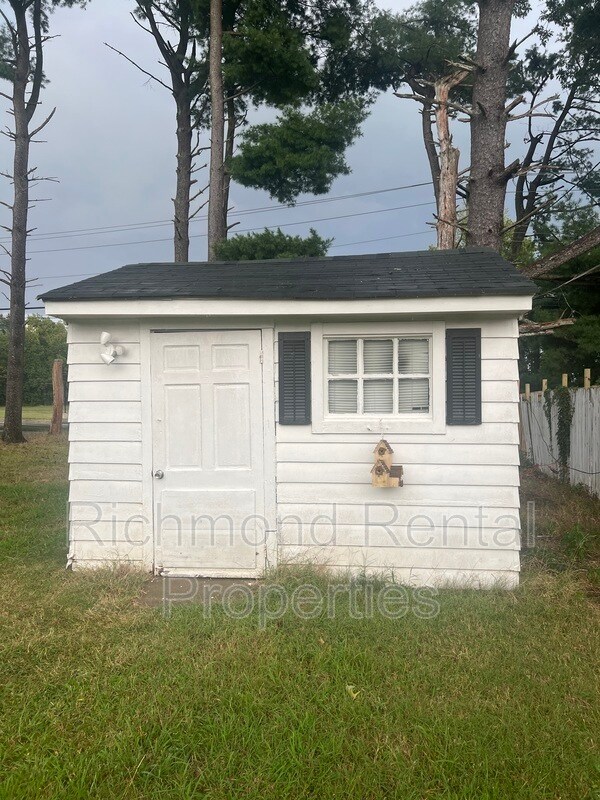 Foto del edificio - 5021 Thrush Ln