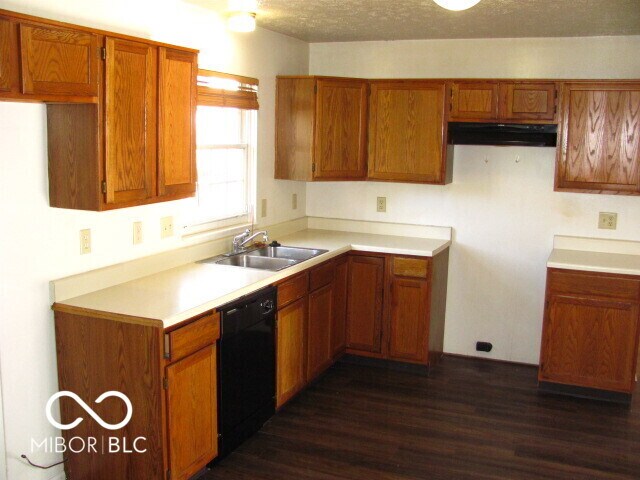 Foto del edificio - 10604 Creekside Woods Dr
