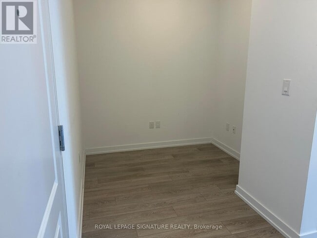 Photo du bâtiment - 460-460 Dundas St E