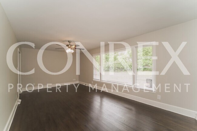 Foto del edificio - Great Brick Split Level with 4 Bedrooms