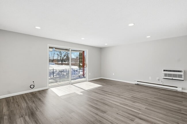 Building Photo - 18 Fountain Ln