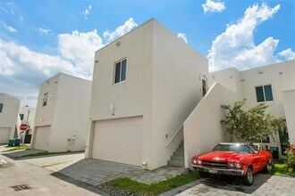 Building Photo - 6663 NW 103rd Pkwy