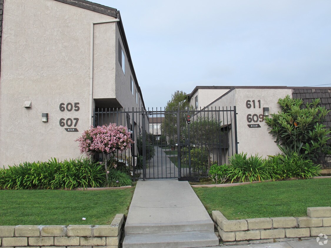 Building Photo - 605 N Nicholson Ave